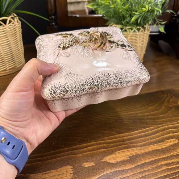 Vintage Lefton Trinket Box Soft Pink and Gold Glazed Ceramic Jewelry Box - Picture 10 of 14